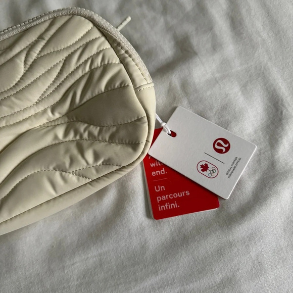 🆕🇨🇦 Lululemon Team Canada Everywhere Belt Bag Light Ivory Raw Linen - Picture 3 of 5